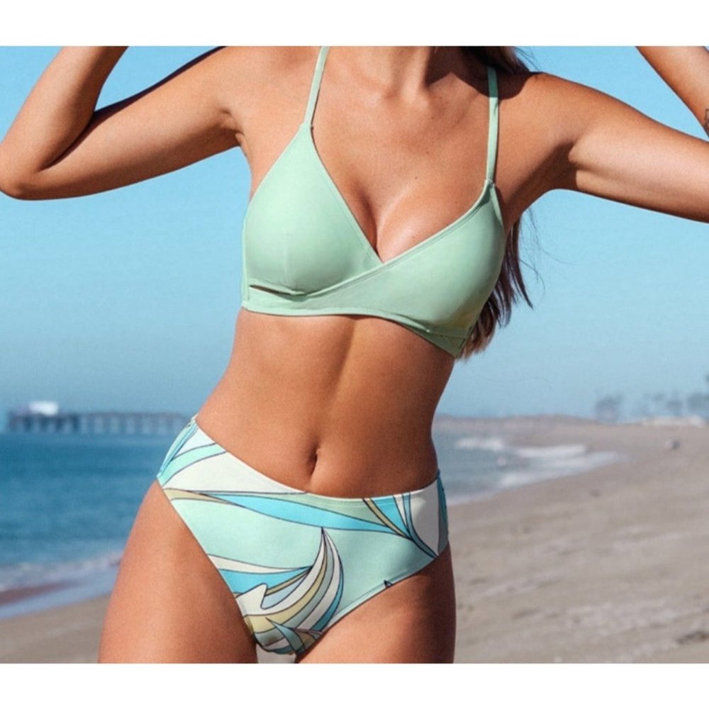 Bikini Cupshe Swimsuit Green Multi Two Piece  NWT Size Medium